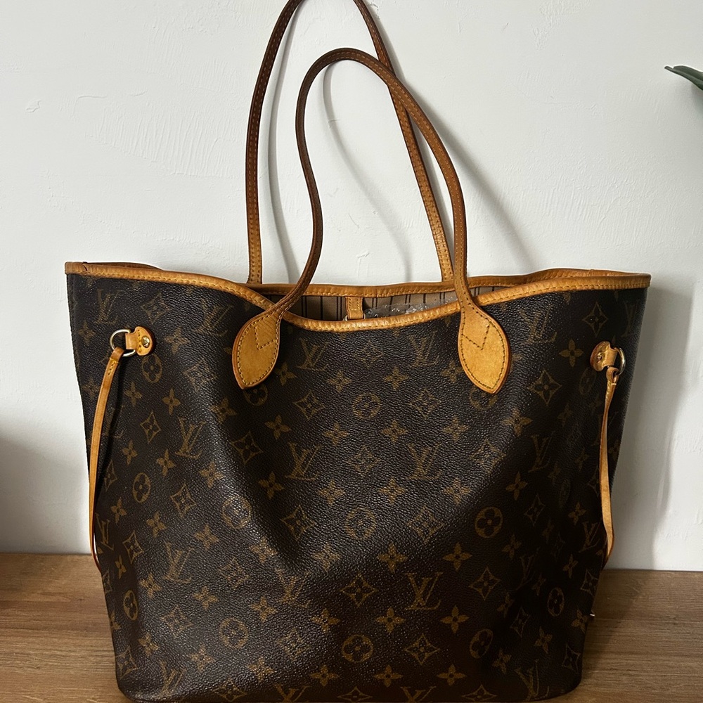 Louis Vuitton Neverfull Monogram Tote